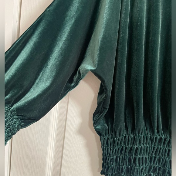NWOT: Vince Canuto Green Round Neck 3/4 Sleeves Smocked-Hem Velour Blouse Size L - Picture 4 of 8